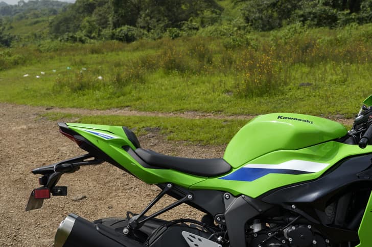 Kawasaki Ninja ZX-6R Fuel Tank Shot Image – Ninja ZX-6R Photos in